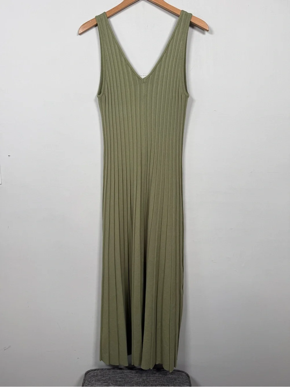 Lalavon Sleeveless Olive Ribbed V-Neck Maxi Dress, Size M, Great Condition!